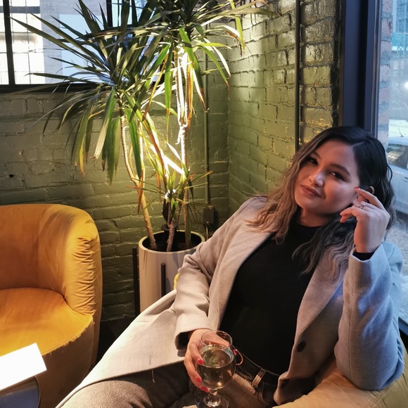 Meet your Posher, Julianne - Picture 1 of 3